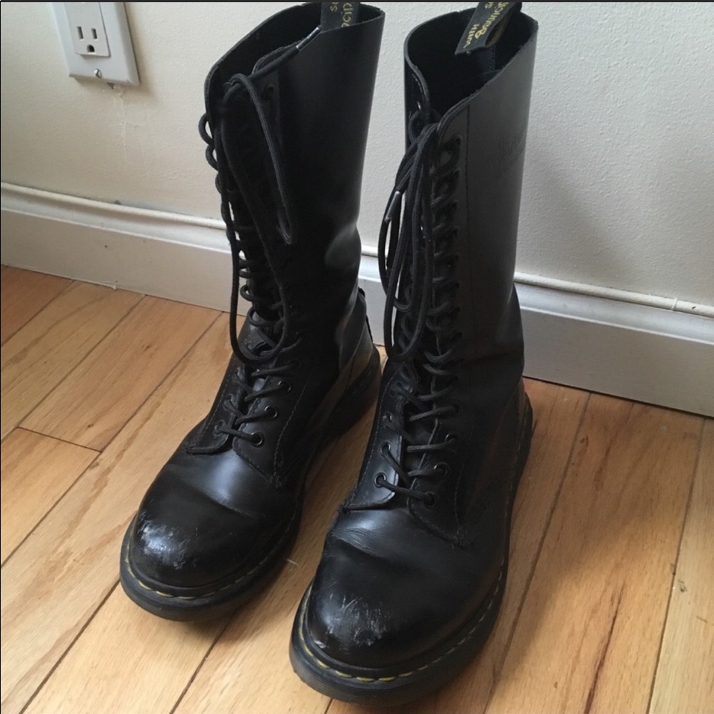 Dr. Martens 1914 boots (size 9)